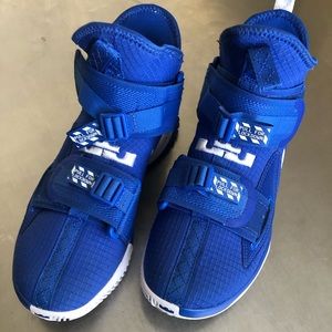 Nike Lebron Soldier VIII Basketball Shoe. Size 4.5 for boys. Literally worn 2x’s